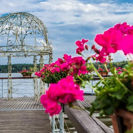 Pod Kasztanami Hotel